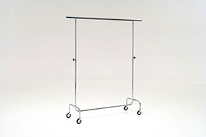 Garment rail that can be disassembled, adjustable in height